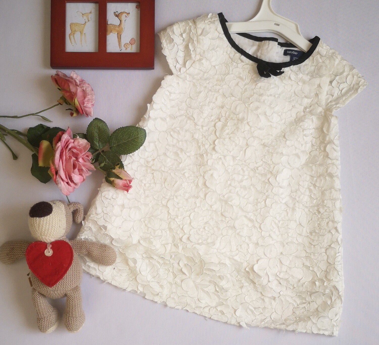 VESTIDO CON DETALLES EN LA TELA