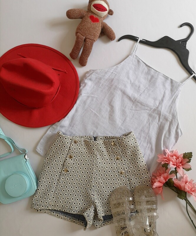 BLUSA Y SHORT CON BOTONES