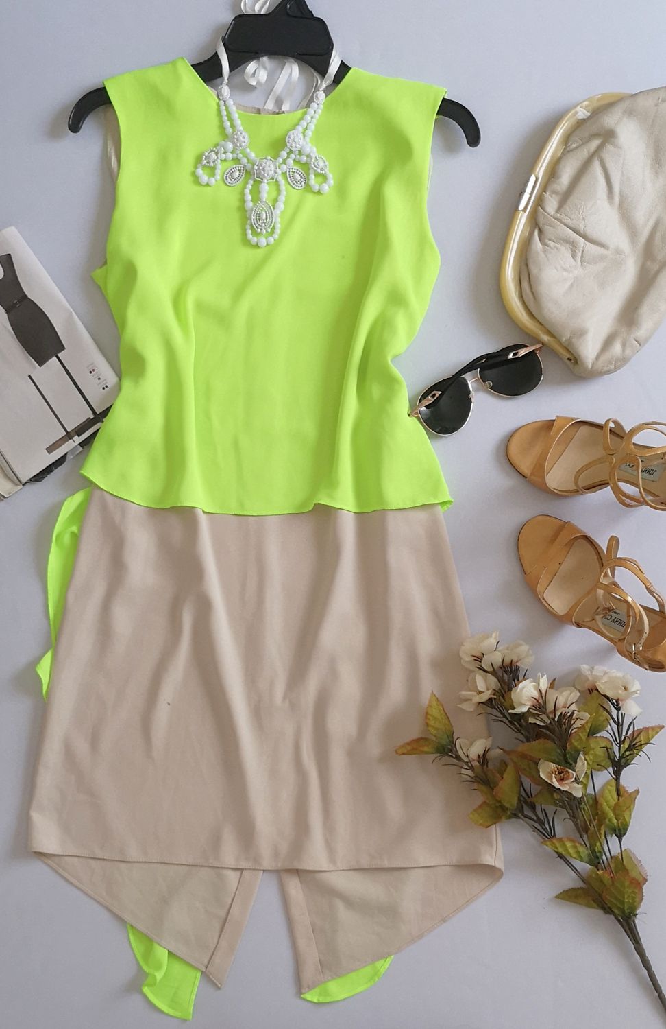 VESTIDO CON CAPA