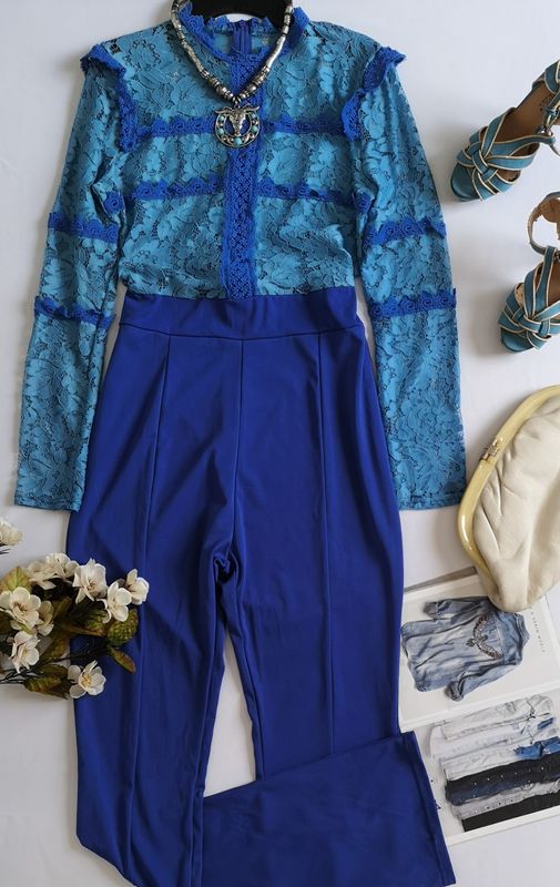 ENTERIZO CON ENCAJE ARRIBA 