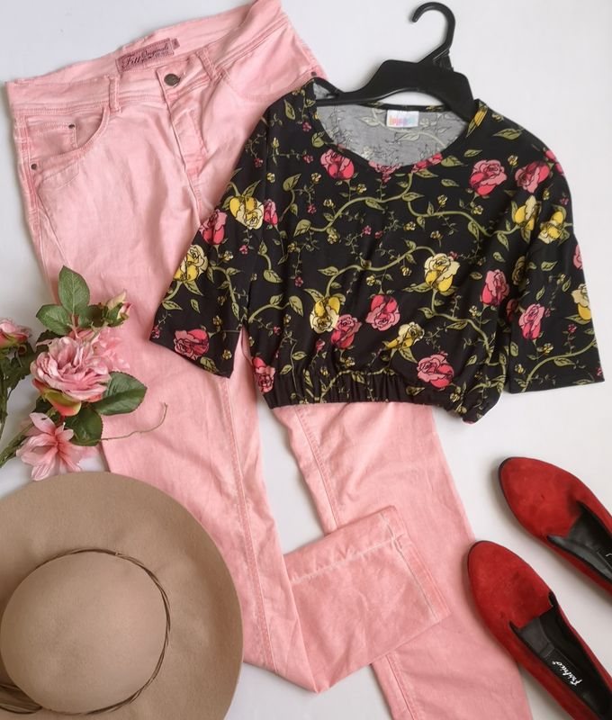 BLUSA CORTA CON JEANS SKINNY