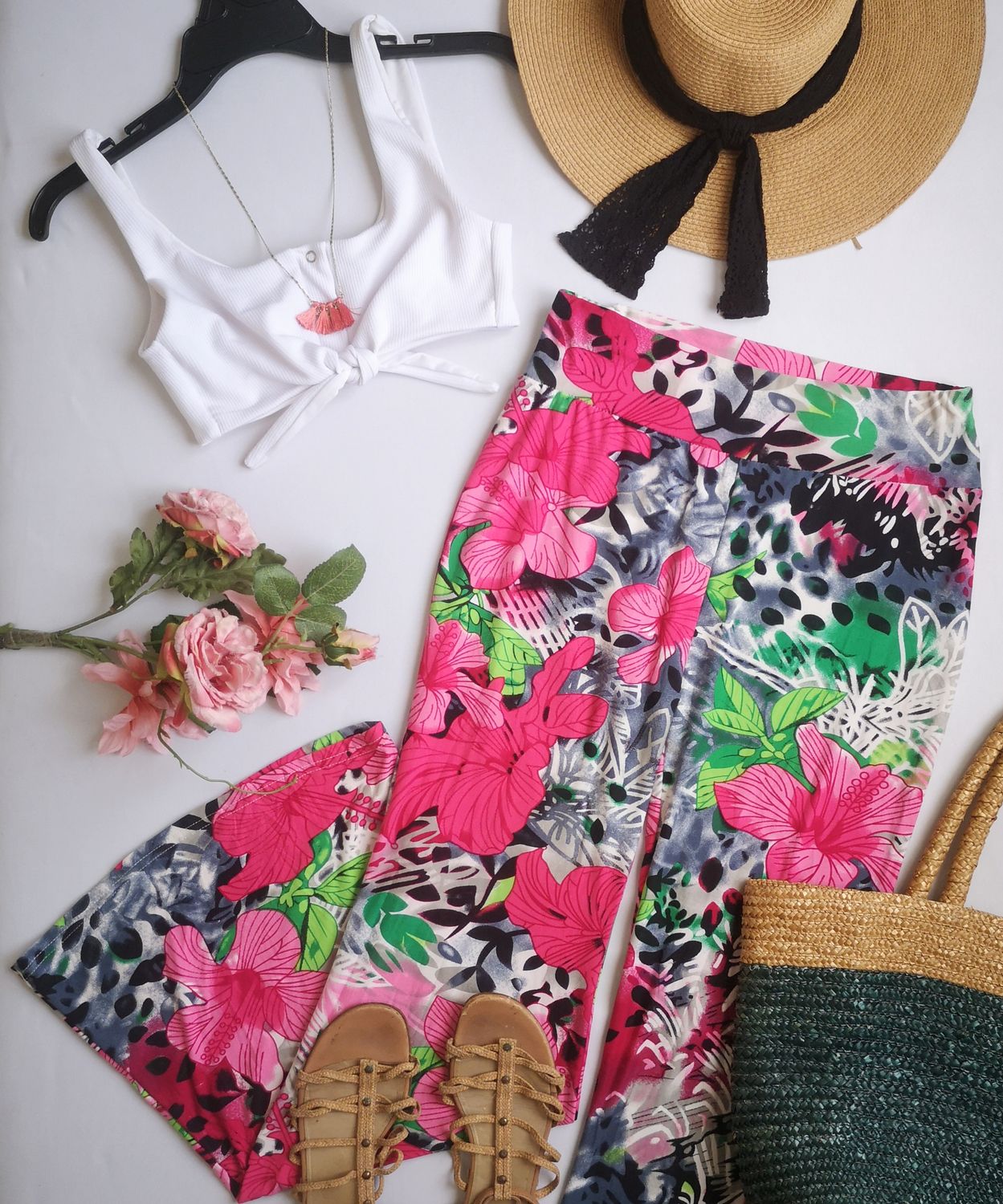 CROP TOP CON PANTALÓN CAMPANA TELA SUAVE 