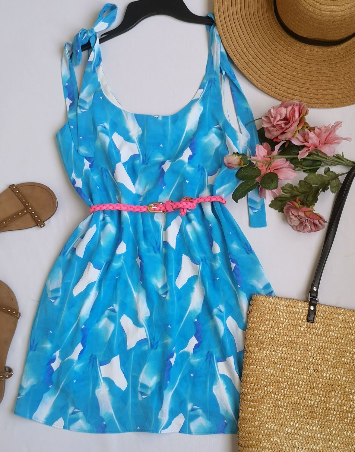 VESTIDO CON BOLSAS A LOS LADOS INCLUYE CINCHO