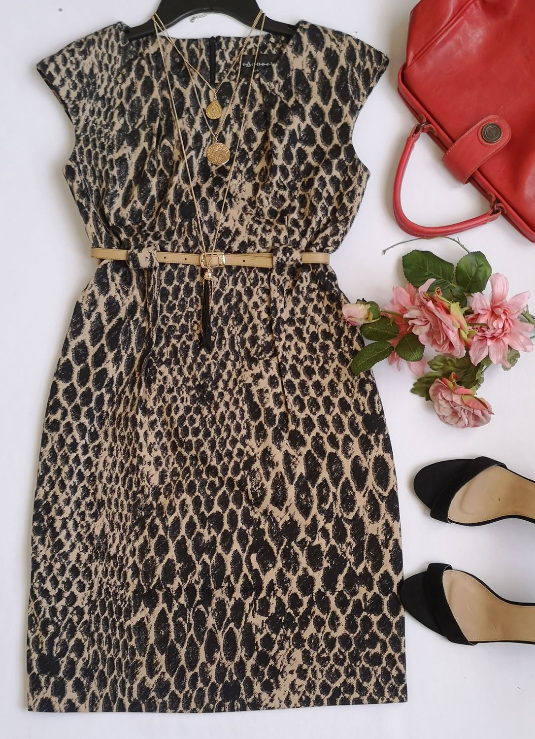 VESTIDO CORTE RECTO INCLUYE CINCHO