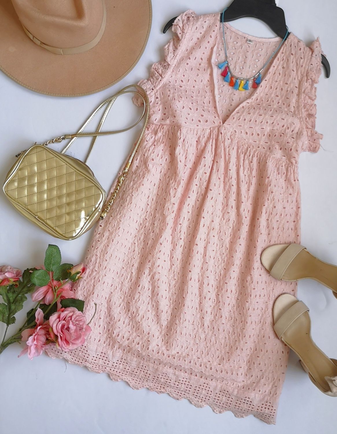 VESTIDO CON DETALLES EN LA TELA