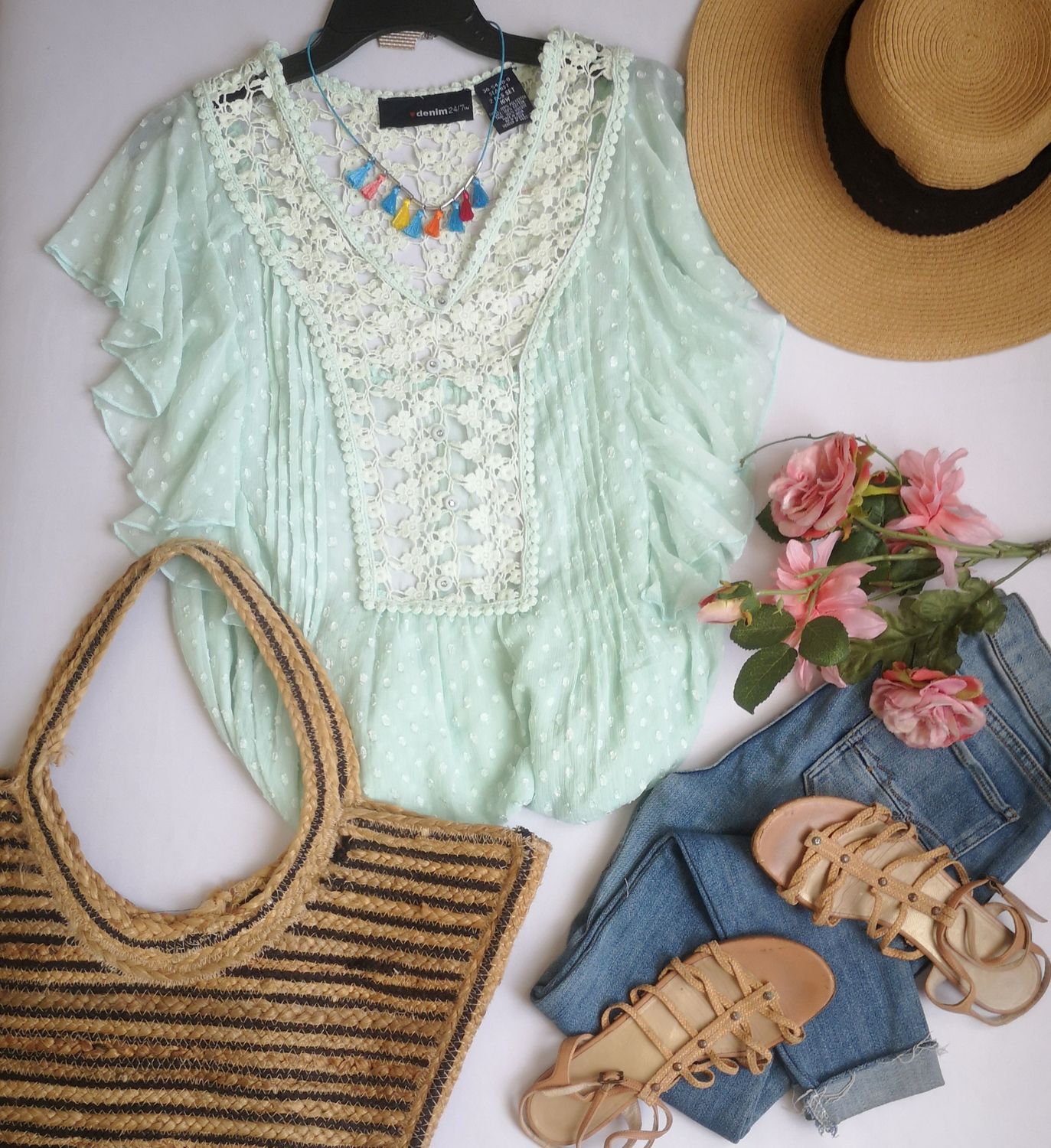 BLUSA CON DETALLES EN LA TELA