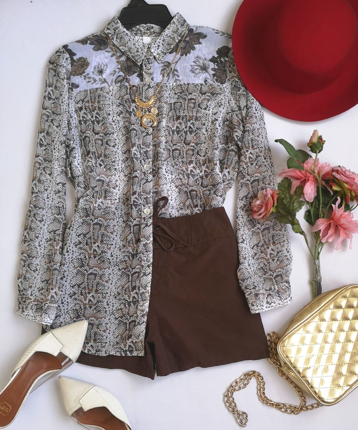 BLUSA Y SHORT CON CINTAS ADELANTE