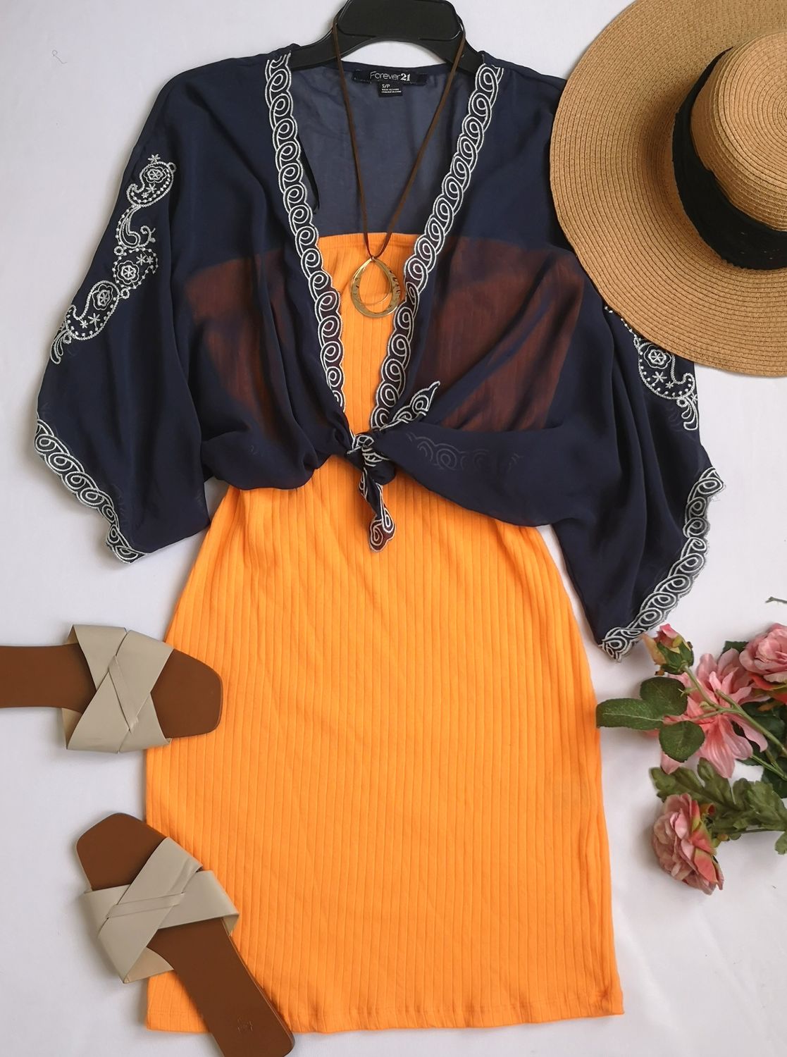VESTIDO TALLADO CON KIMONO BORDADO