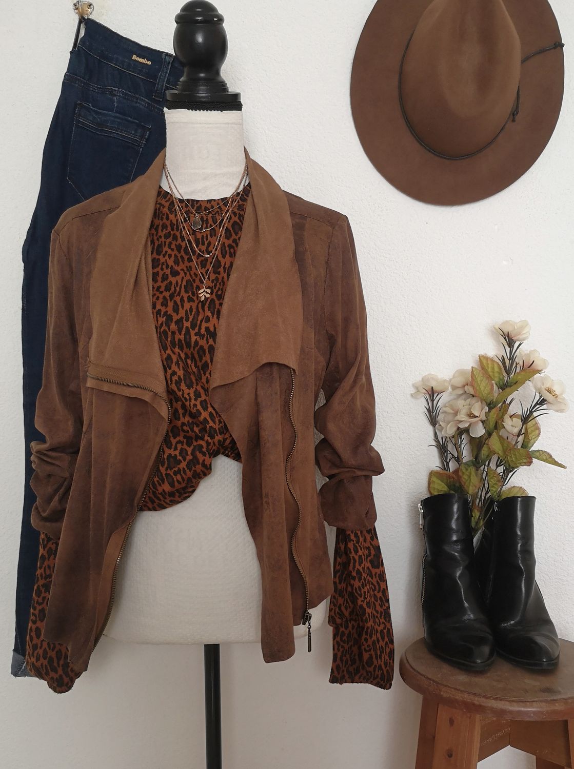 CHAQUETA TRASLAPADA CON ZIPPER