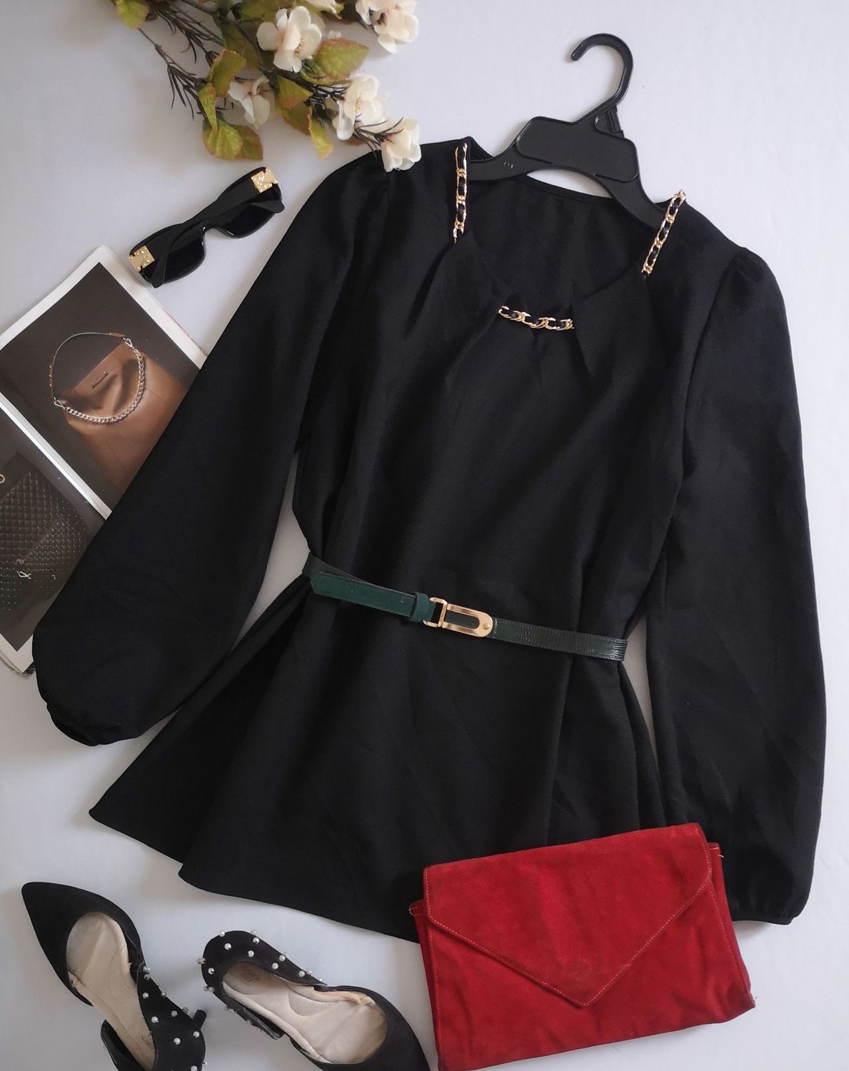 BLUSA LARGA CON CADENA EN EL CUELLO