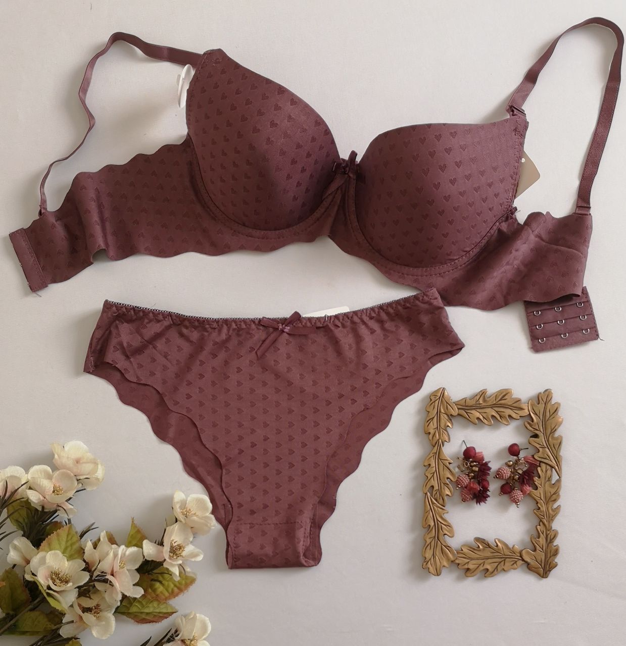 CONJUNTO CON ESTAMPADO DE CORAZONES