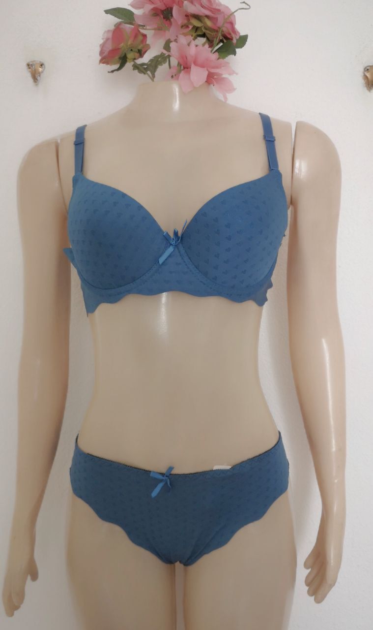 CONJUNTO CON ESTAMPADO DE CORAZONES