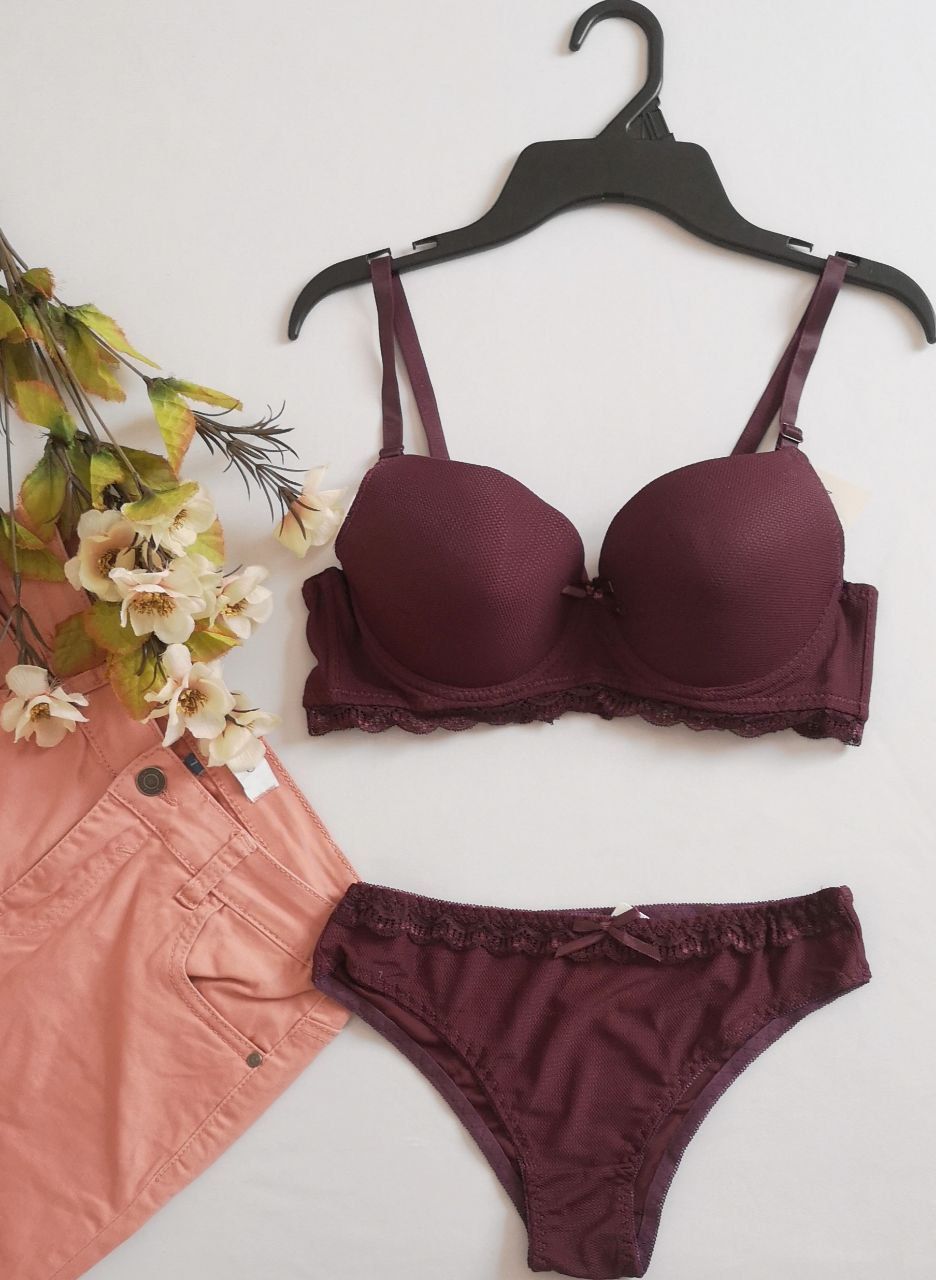 CONJUNTO CON DETALLES DE ENCAJE