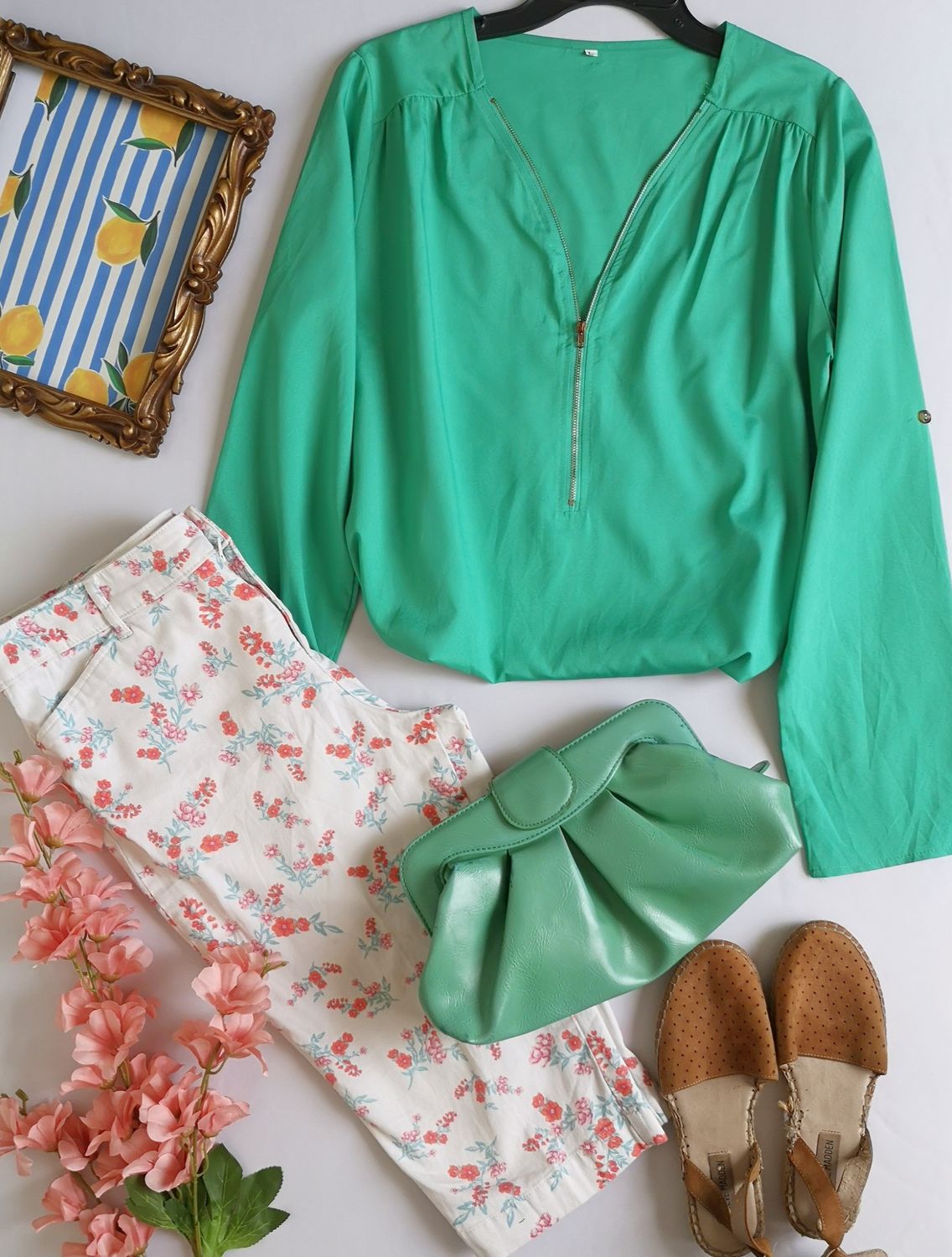 PANTALÓN CAPRI Y BLUSA CON ZIPPER ADELANTE