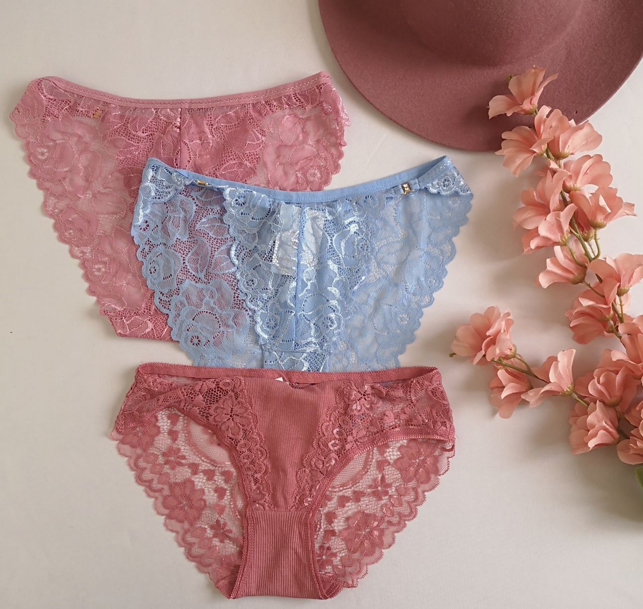 SET DE 3 PANTIS DE ENCAJE