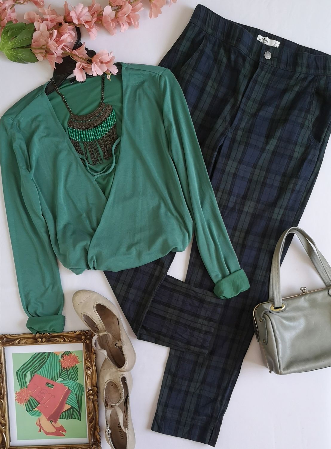 BLUSA TRASLAPADA Y PANTALÓN
