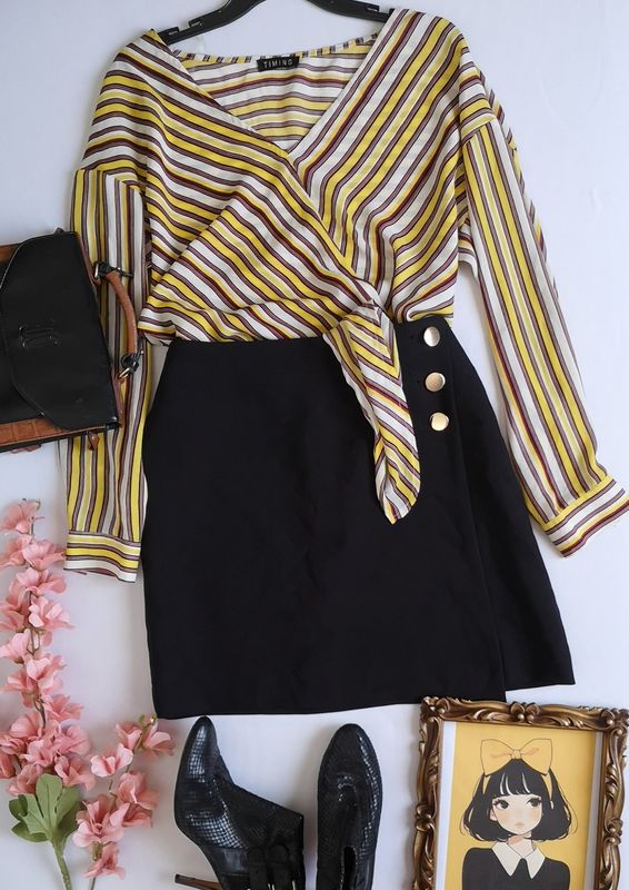 FALDA CON BOTONES A UN LADO Y BLUSA HOMBROS CAÍDOS ⚓