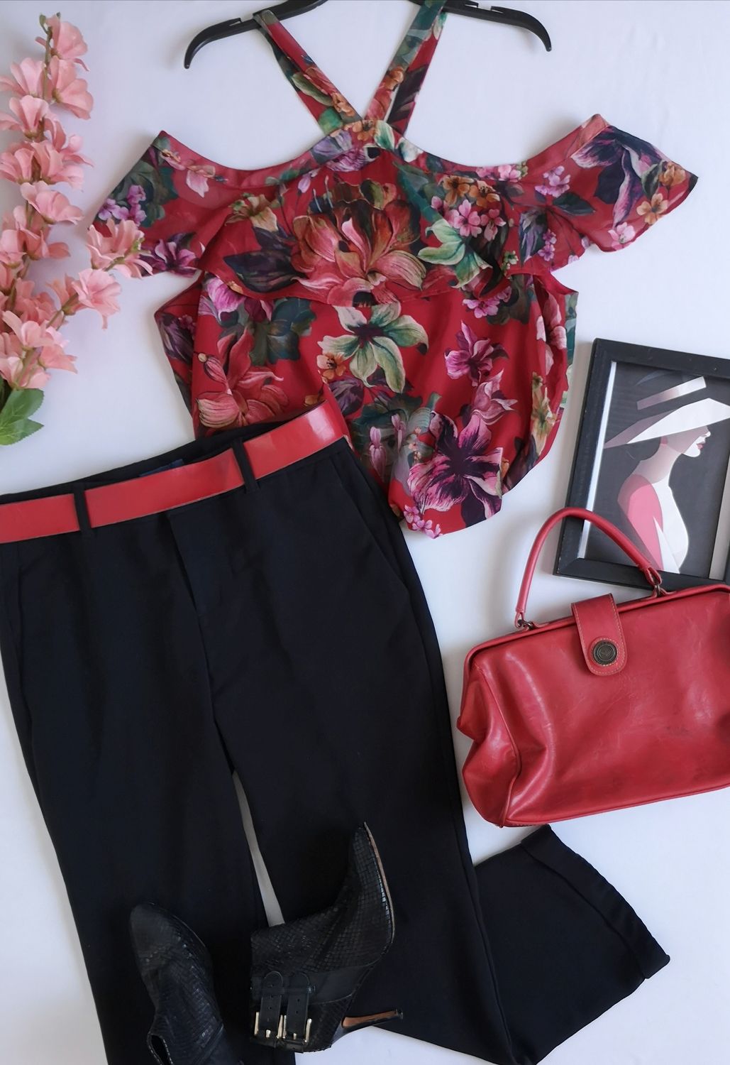 PANTALÓN ANCHO DE ABAJO Y BLUSA HOMBROS DESCUBIERTOS