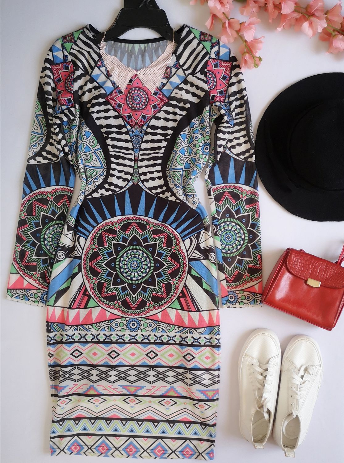 VESTIDO TALLADO INCLUYE COLLAR
