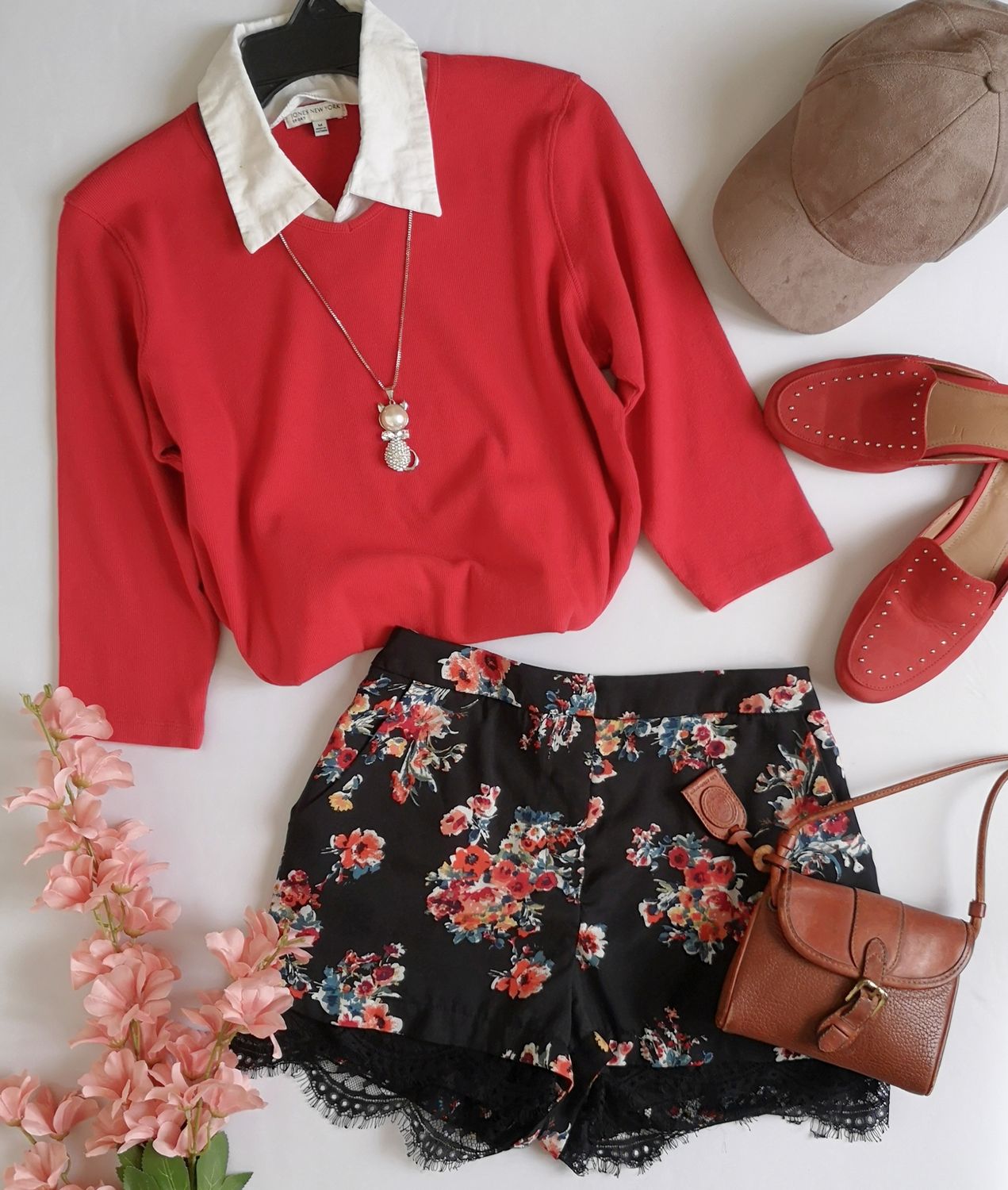 BLUSA ACANALADA Y SHORT CON ENCAJE
