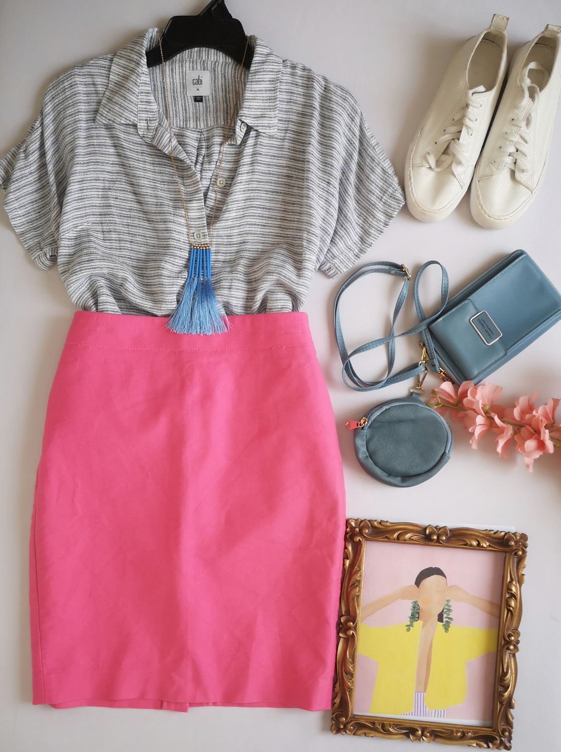 BLUSA ANCHA DE ABAJO Y FALDA A LA RODILLA ⚓