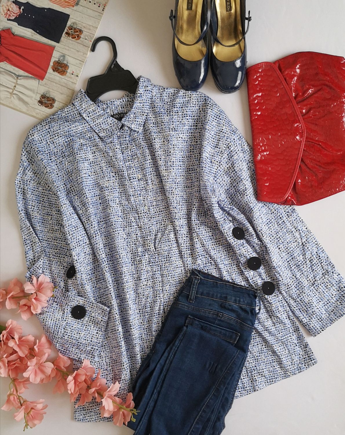 BLUSA CON BOTONES A LOS LADOS