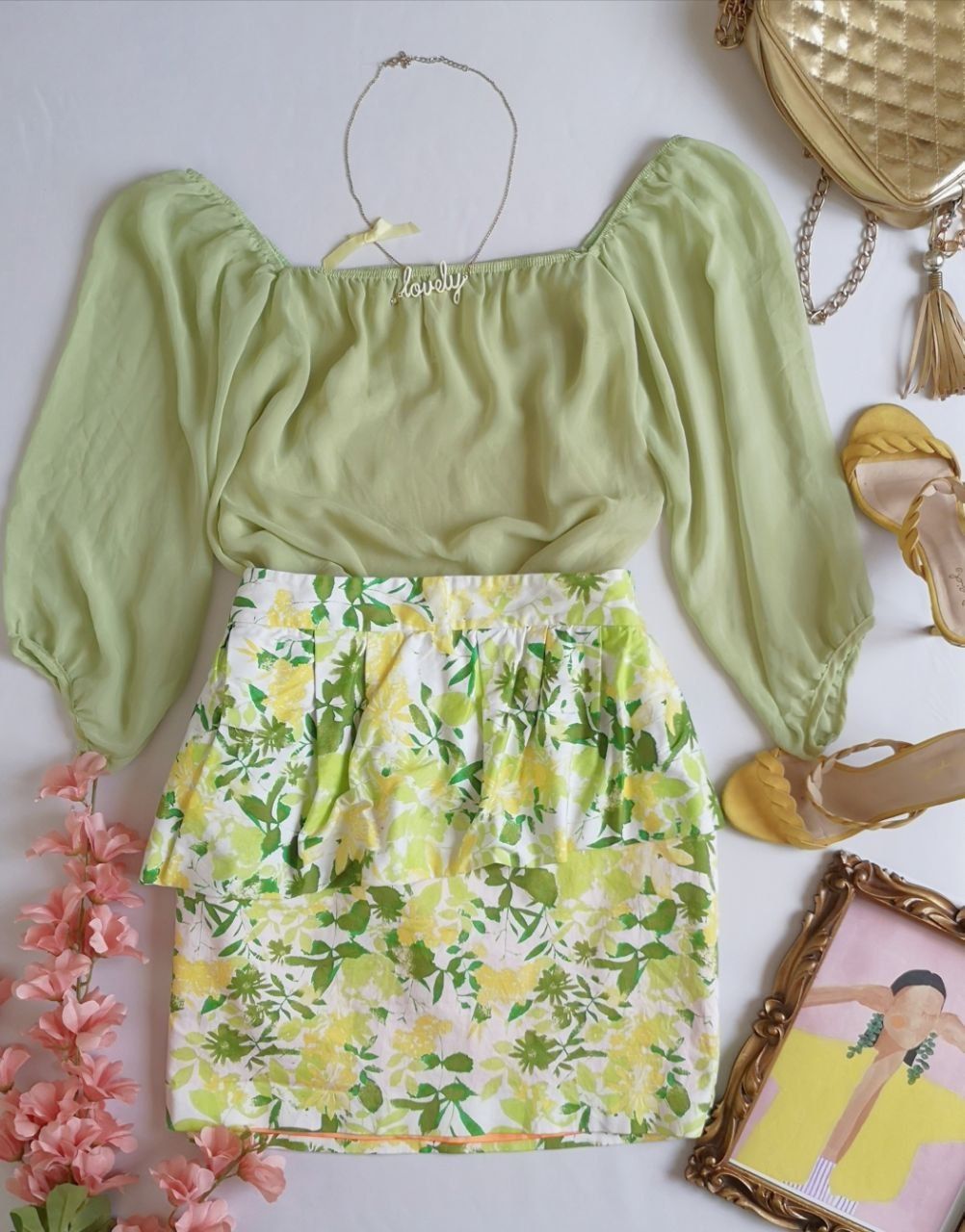 FALDA TIPO PEPLUM CON BLUSA HOMBROS DESCUBIERTOS 