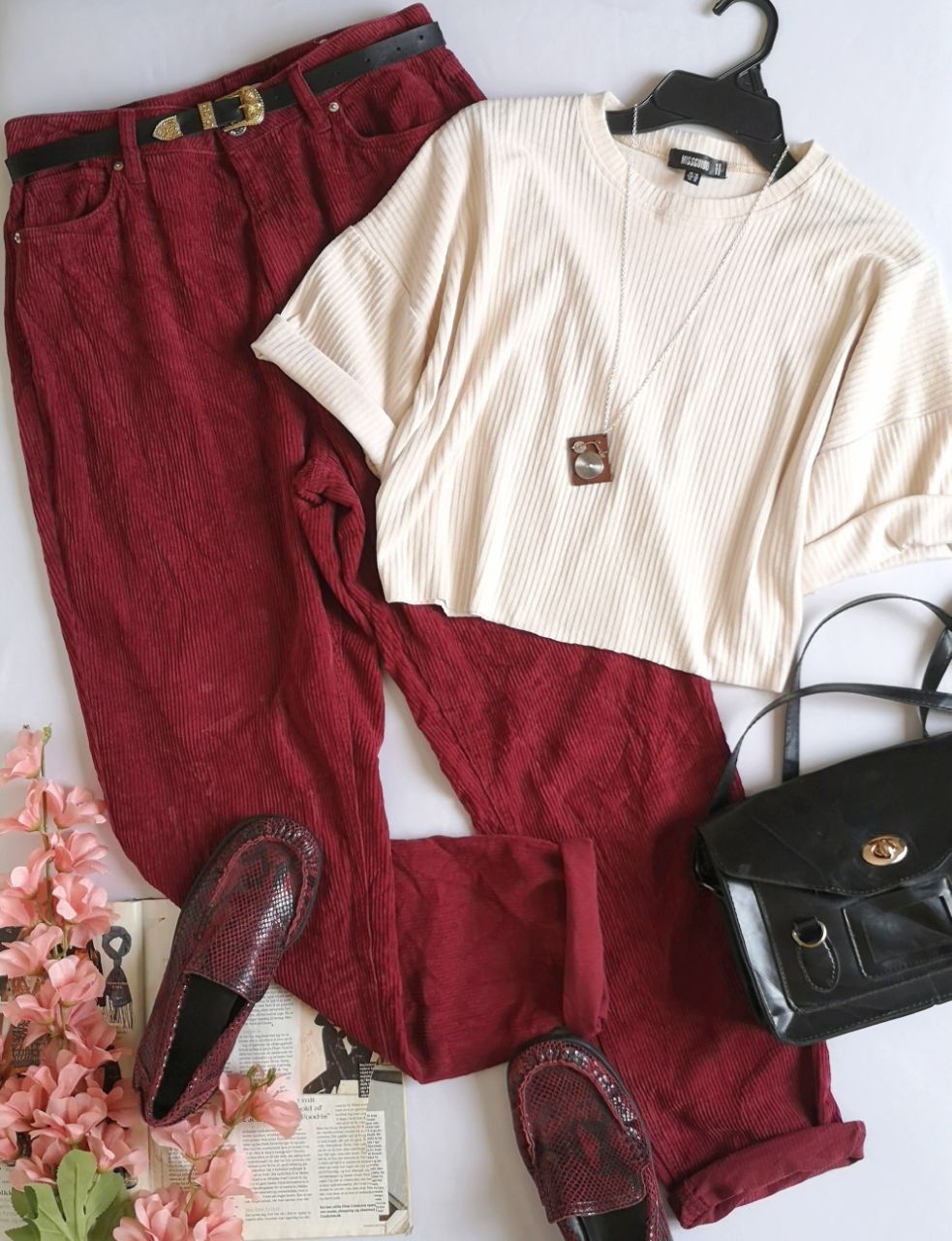BLUSA CORTA CON PANTALÓN CINTURA ALTA 