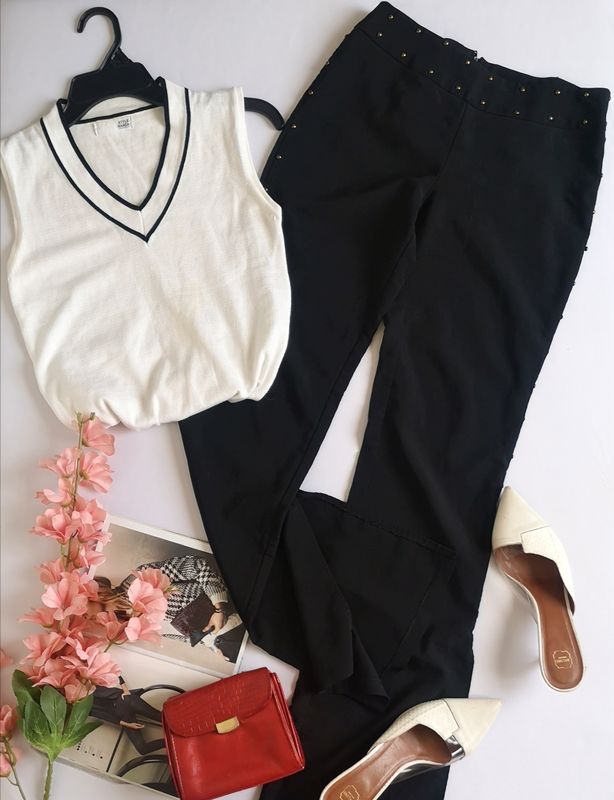 PANTALÓN ABIERTO DE ABAJO Y BLUSA CUELLO EN V 💙