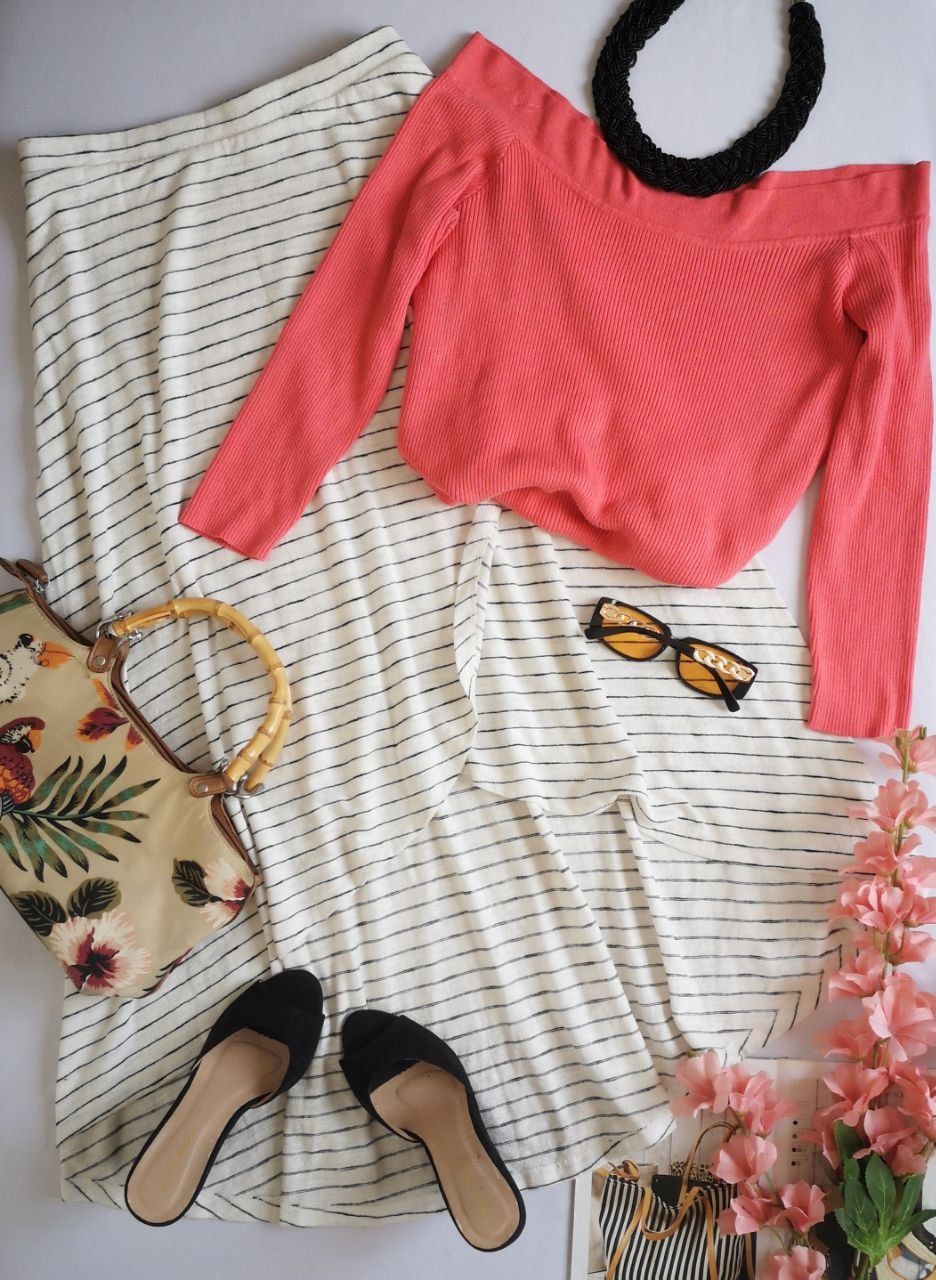 FALDA ASIMÉTRICA CON BLUSA HOMBROS DESCUBIERTOS 