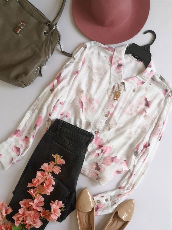 BLUSA TELA SUAVE INCLUYE COLLAR