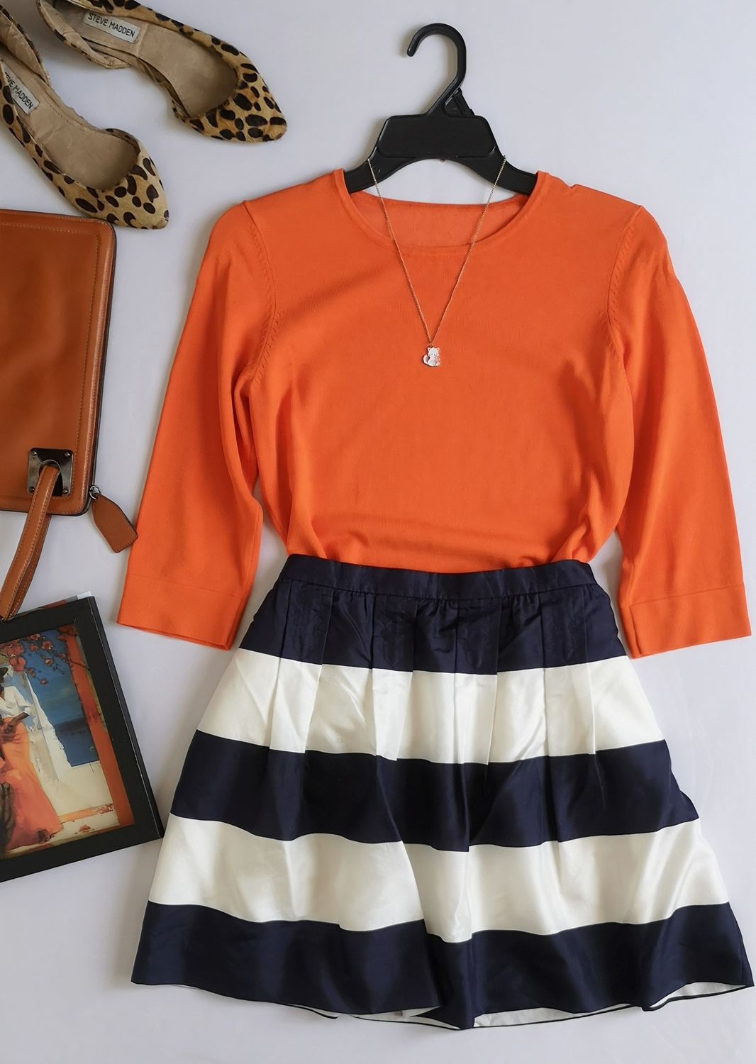 FALDA CON PALETONES Y BLUSA MANGA 3/4