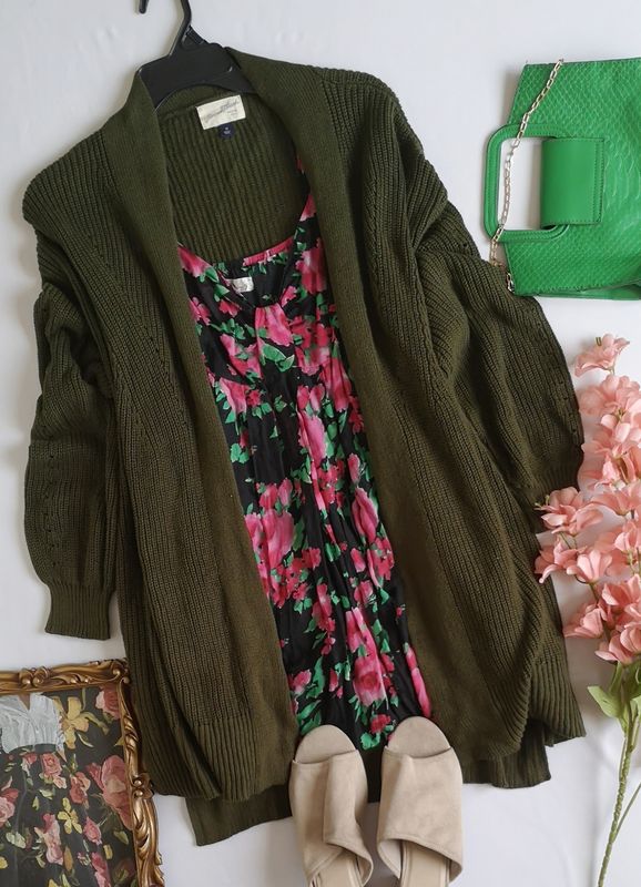 CARDIGAN CON BOLSAS A LOS LADOS