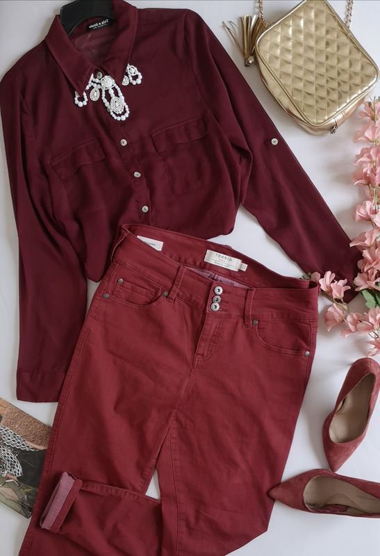 BLUSA DE CHIFÓN Y JEANS