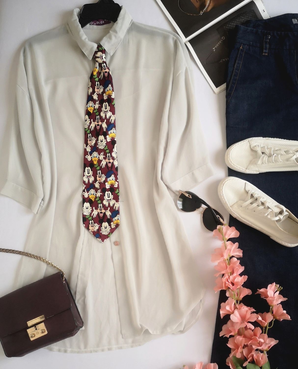 BLUSA LARGA SEMITRASPARENTE INCLUYE CORBATA