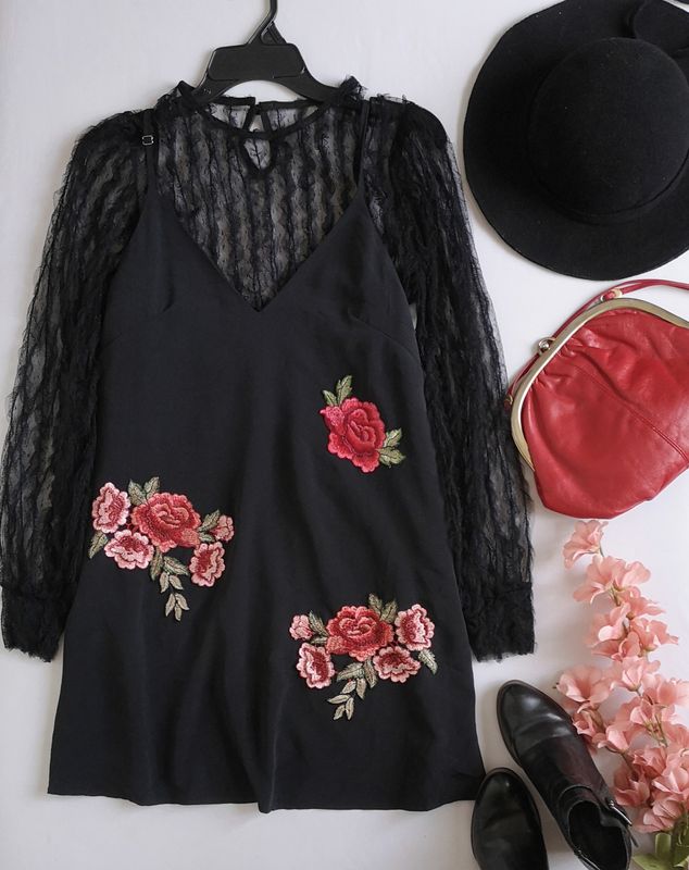 VESTIDO CORTE A BORDADO CON BLUSA DE TUL