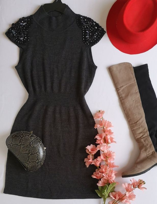 VESTIDO BORDADO DE LOS HOMBROS 