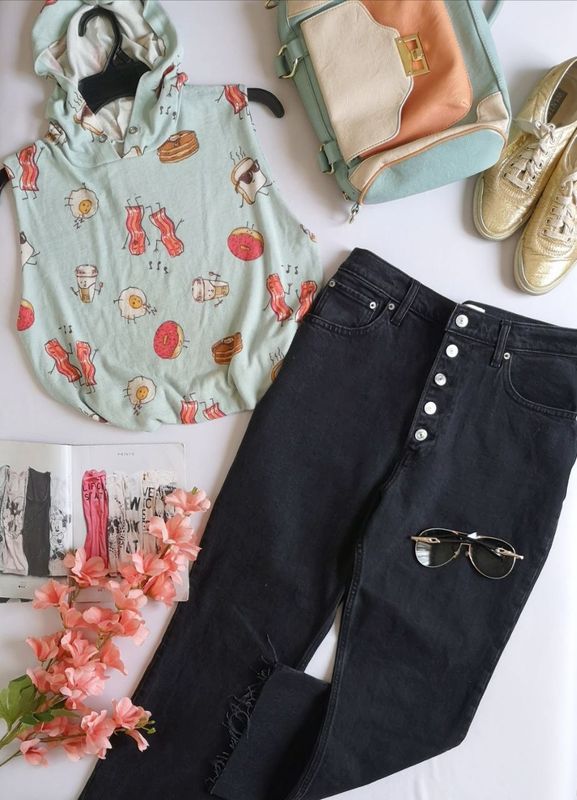 BLUSA CON GORRO Y JEANS CON BOTONES ADELANTE ⚓💙