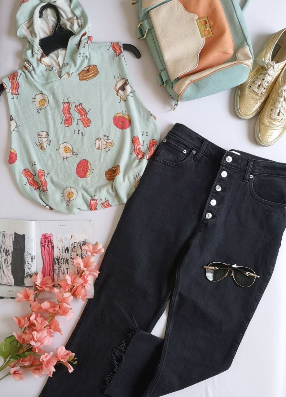 BLUSA CON GORRO Y JEANS CON BOTONES ADELANTE ⚓💙
