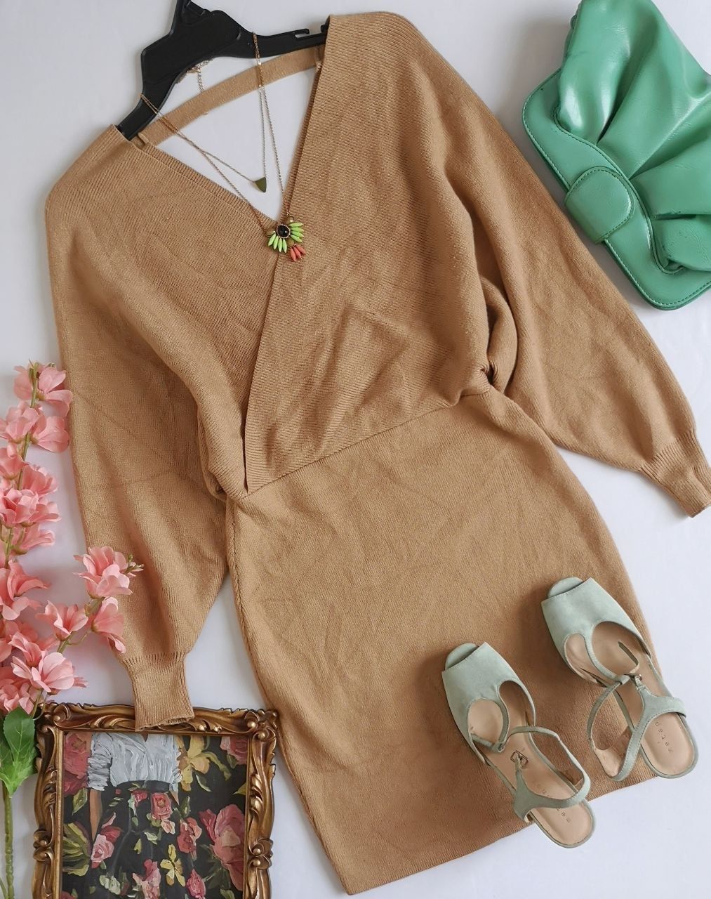 VESTIDO TALLADO DE ABAJO INCLUYE COLLAR ⚓