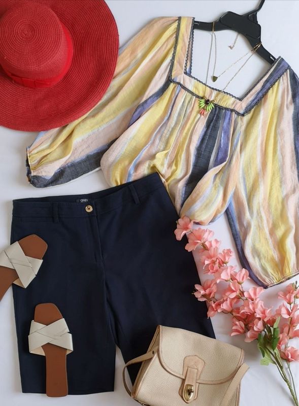 BLUSA CUELLO CUADRADO CON BERMUDA