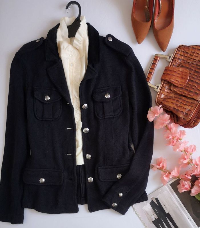 CHAQUETA TEJIDA CON BOTONES