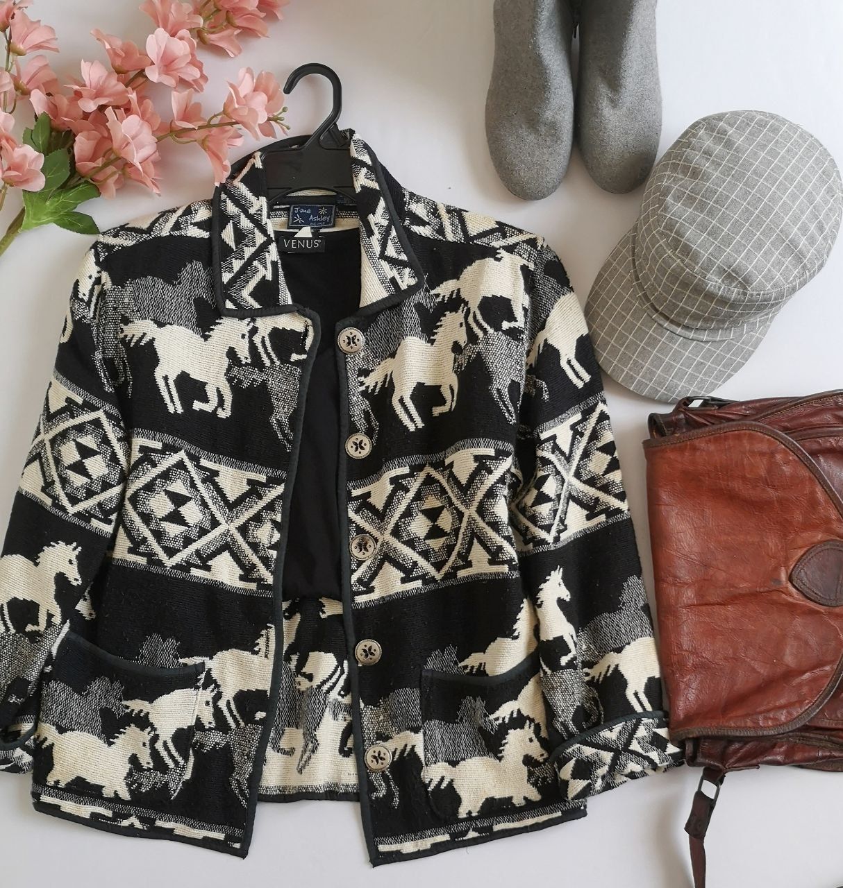 CHAQUETA CON BLUSA CORTA