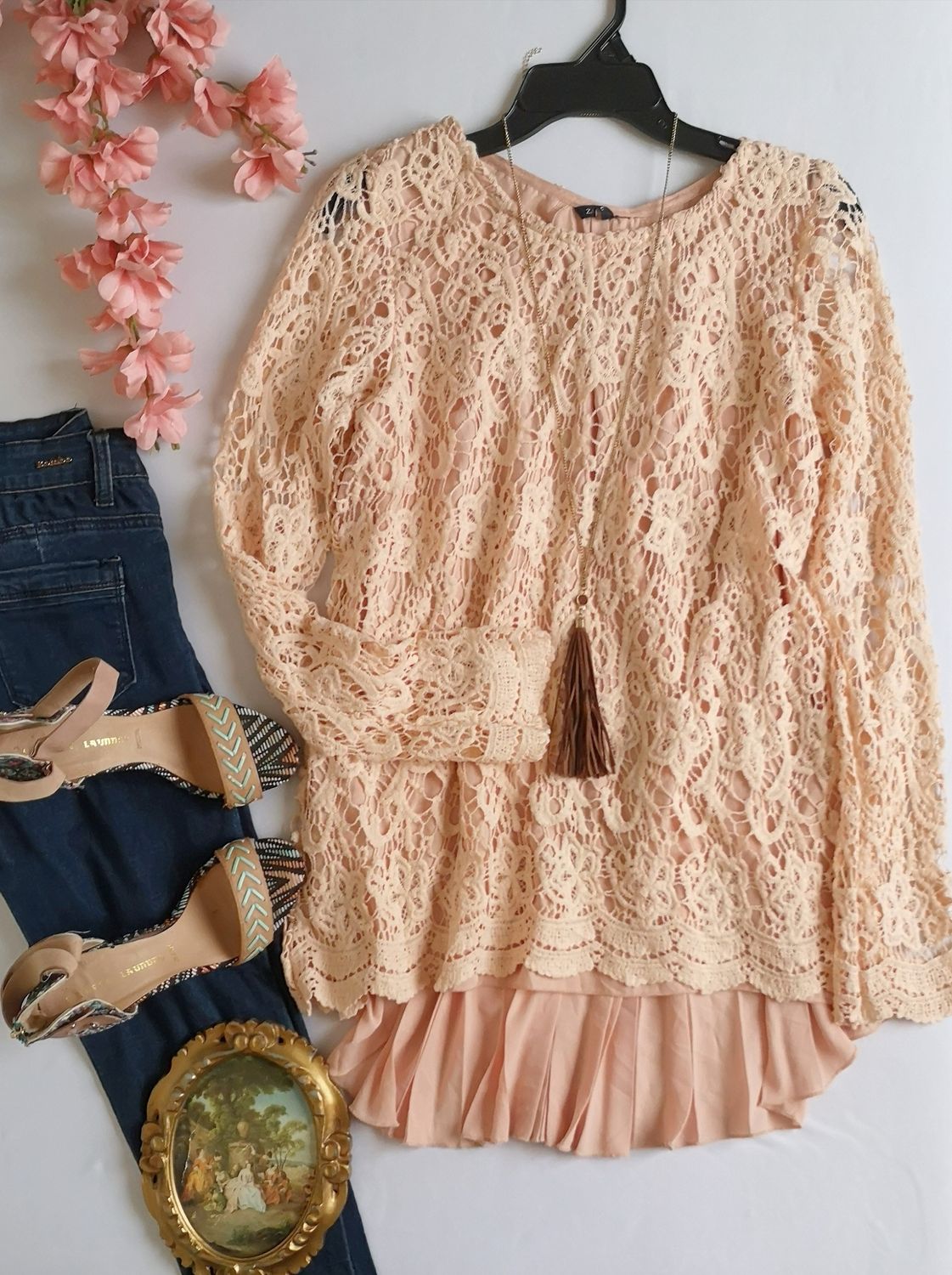 BLUSA ASIMÉTRICA DE ENCAJE
