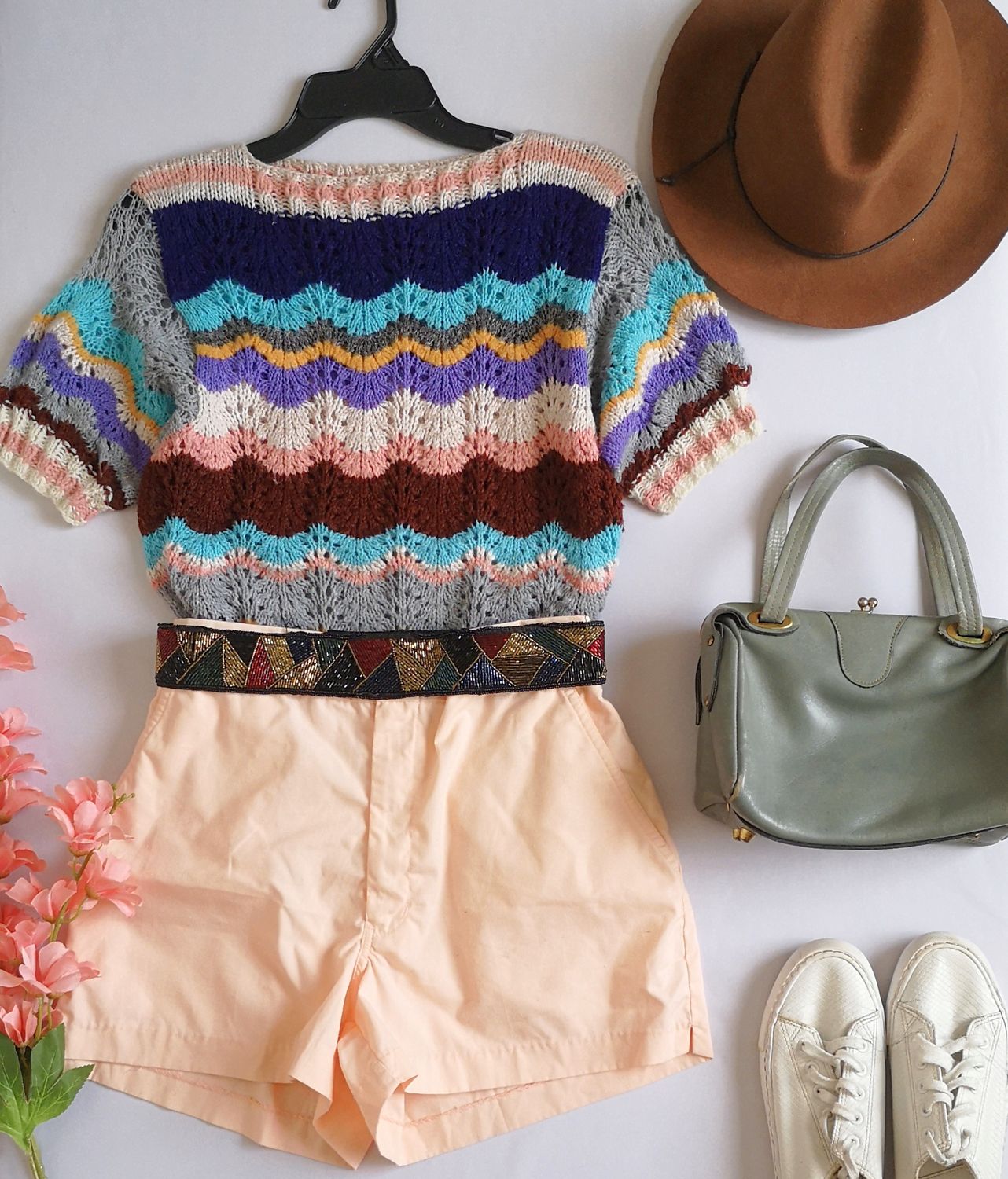 SHORT CON BOLSAS Y BLUSA TIPO CROCHET