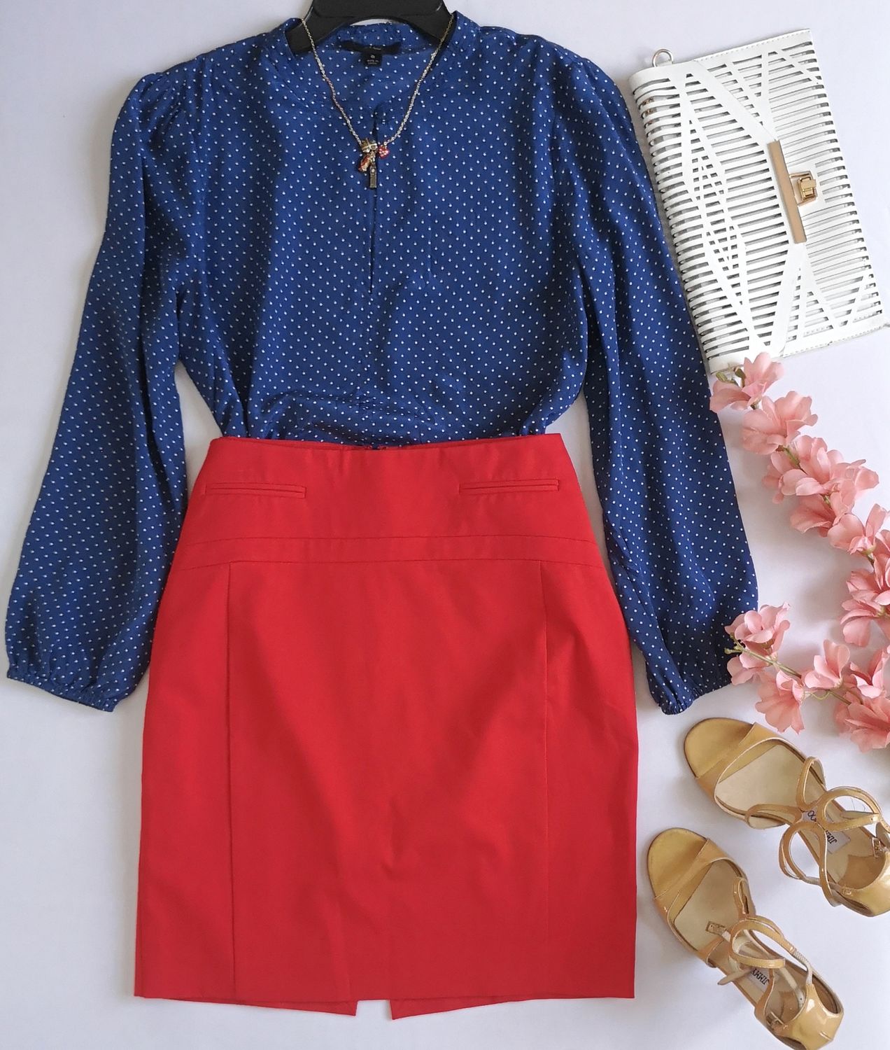 FALDA A LA RODILLA Y BLUSA DE SEDA