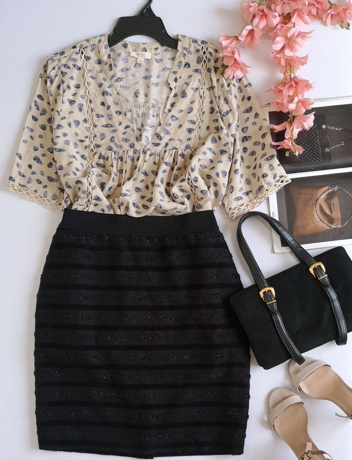 BLUSA TIPO TÚNICA Y FALDA CON BRILLOS