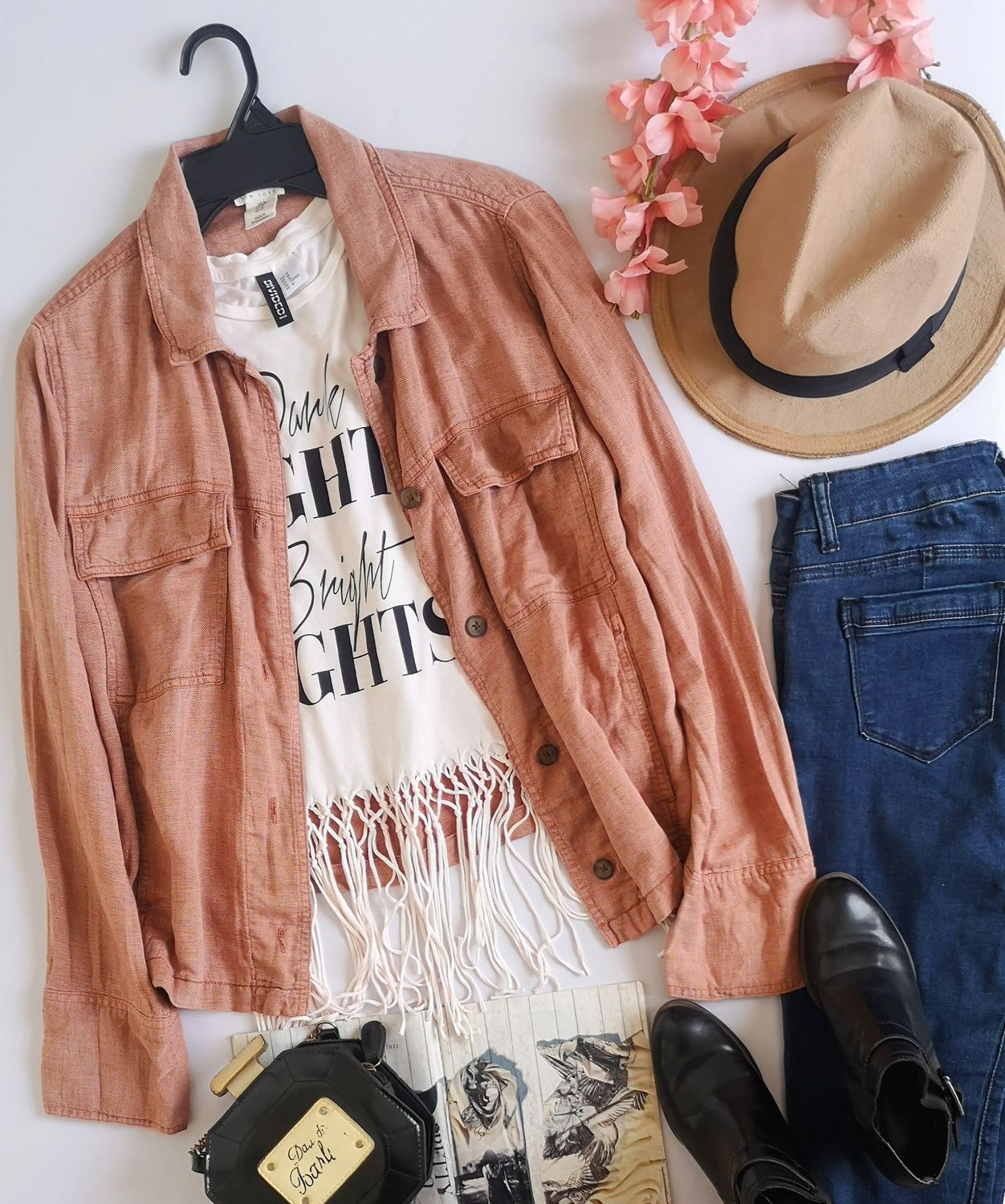 JACKET DE LINO Y CAMISETA CON FLECOS