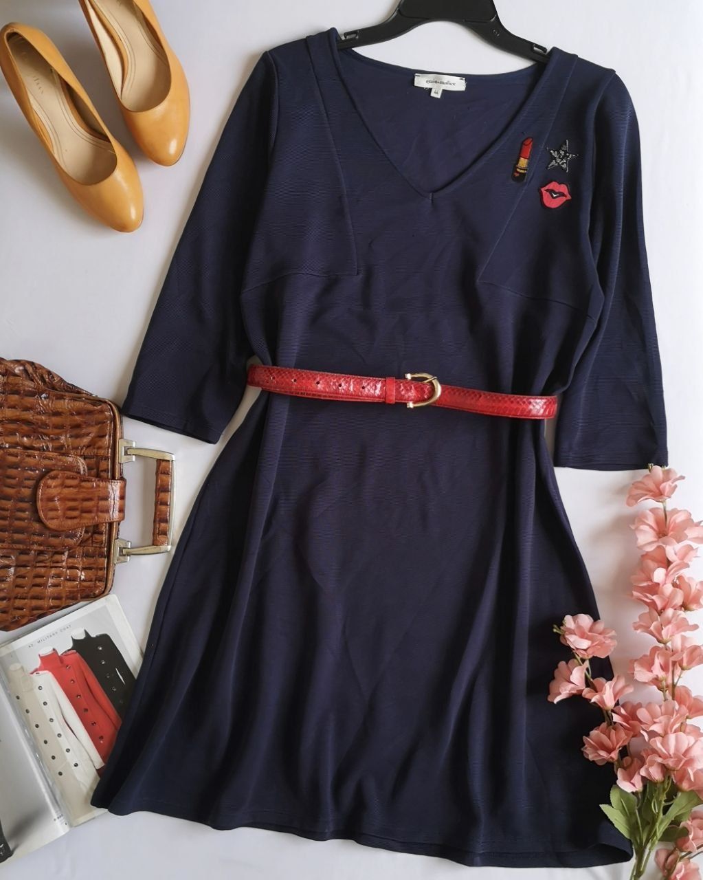 VESTIDO CUELLO EN V INCLUYE CINCHO 