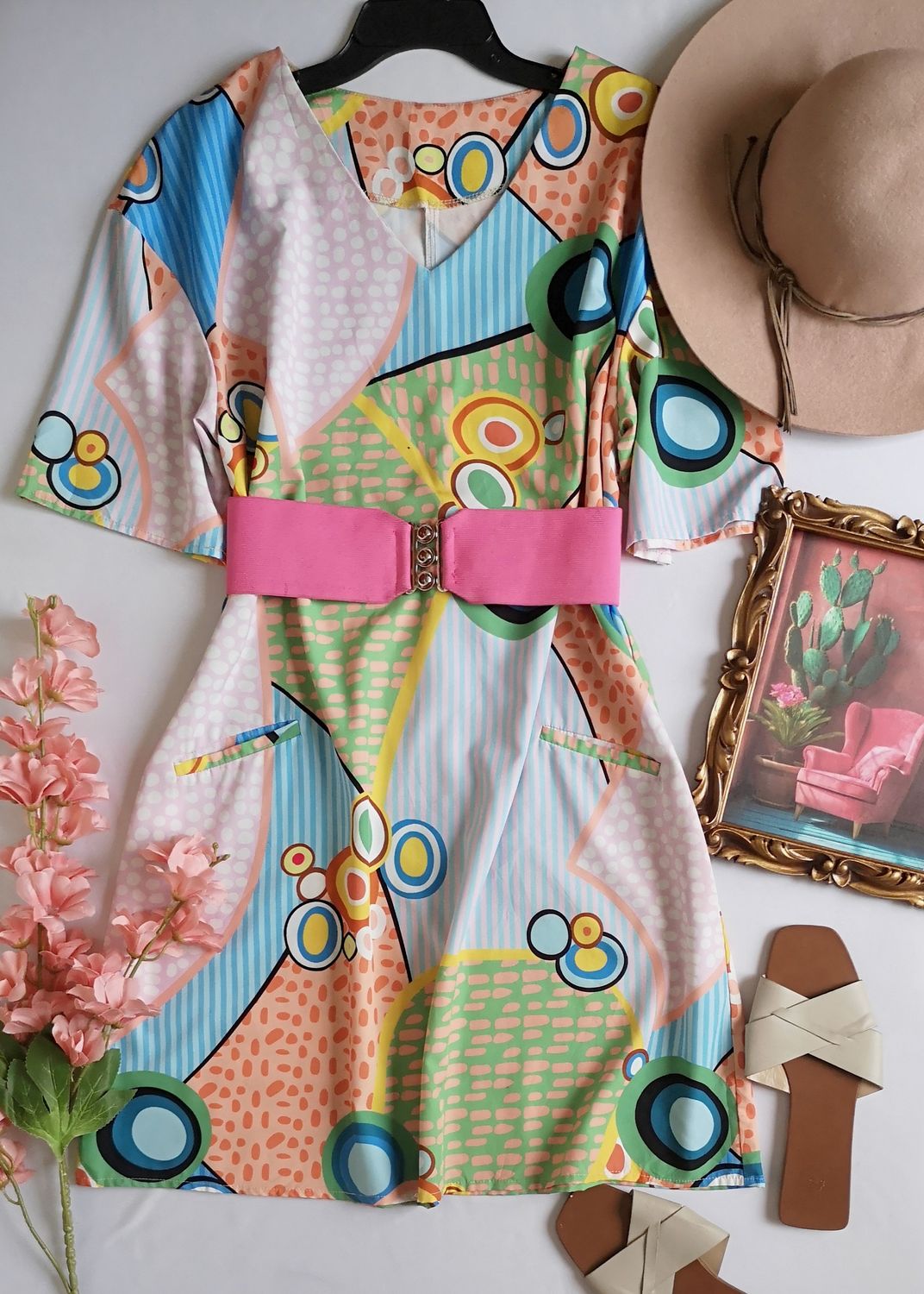 VESTIDO CORTE RECTO CON BOLSAS ADELANTE